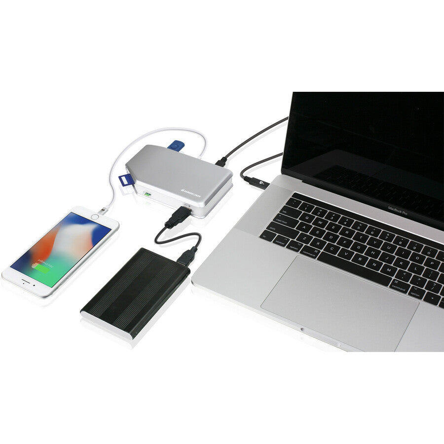 USB-C HUB WITH CARD READER