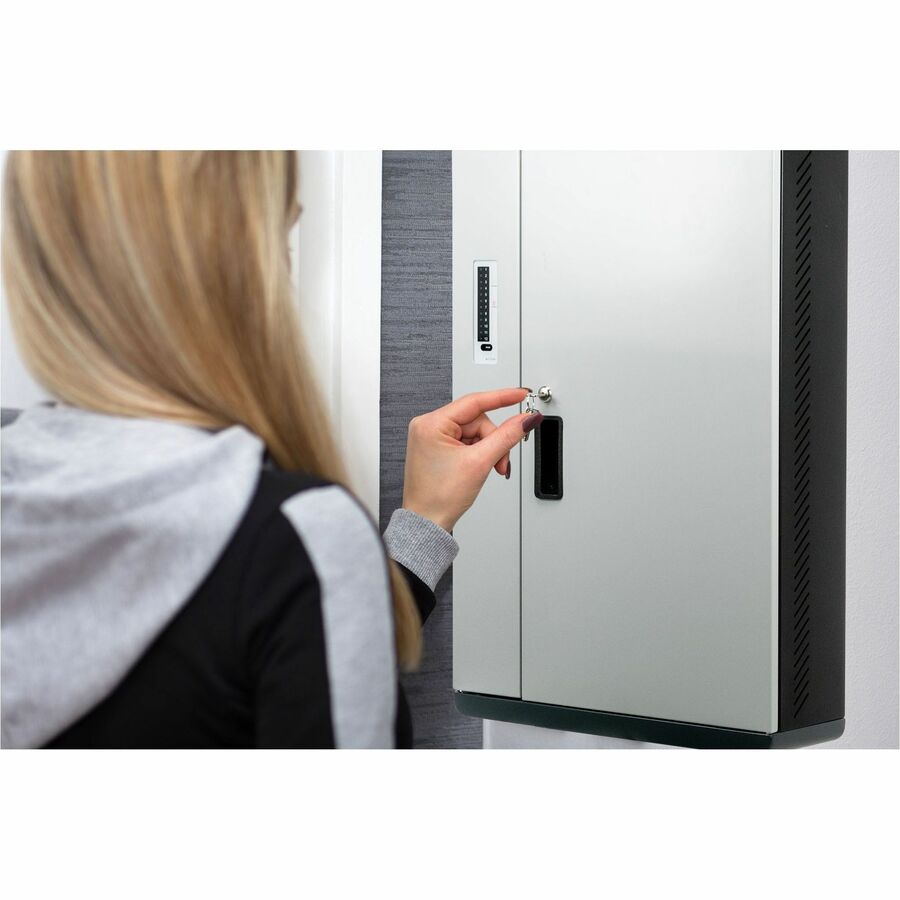 WALL-MOUNTED CHARGE STATION