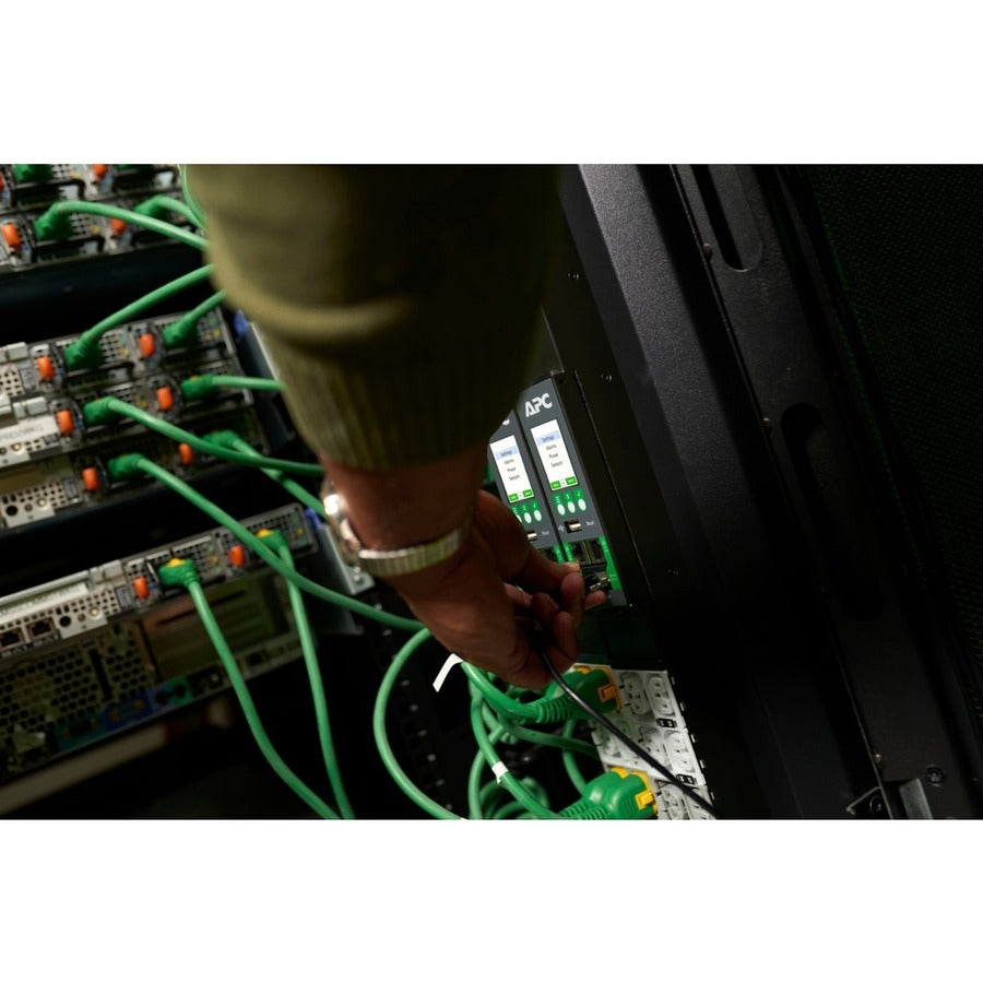 APC NetShelter Rack PDU Advanced, Metered, 3Phase, 11kW 400V 16A or 11.5kW 415V 20A, 42 Outlets, IEC309