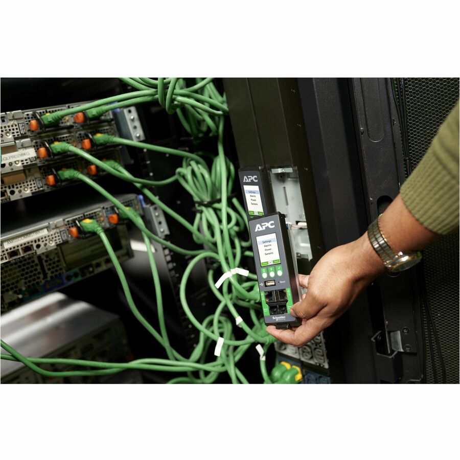 APC NetShelter Rack PDU Advanced, Switched, 3Phase, 11kW 400V 16A or 11.5kW 415V 20A, 42 Outlets, IEC309