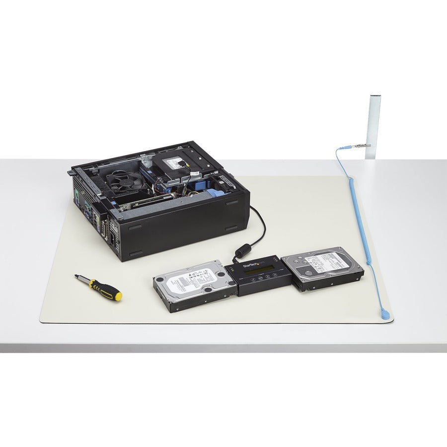 StarTech.com 11x18in Anti Static Mat, ESD Mat for Electronics Repair on Tables or Desks, Flexible Work Pad, Detachable Grounding Wire