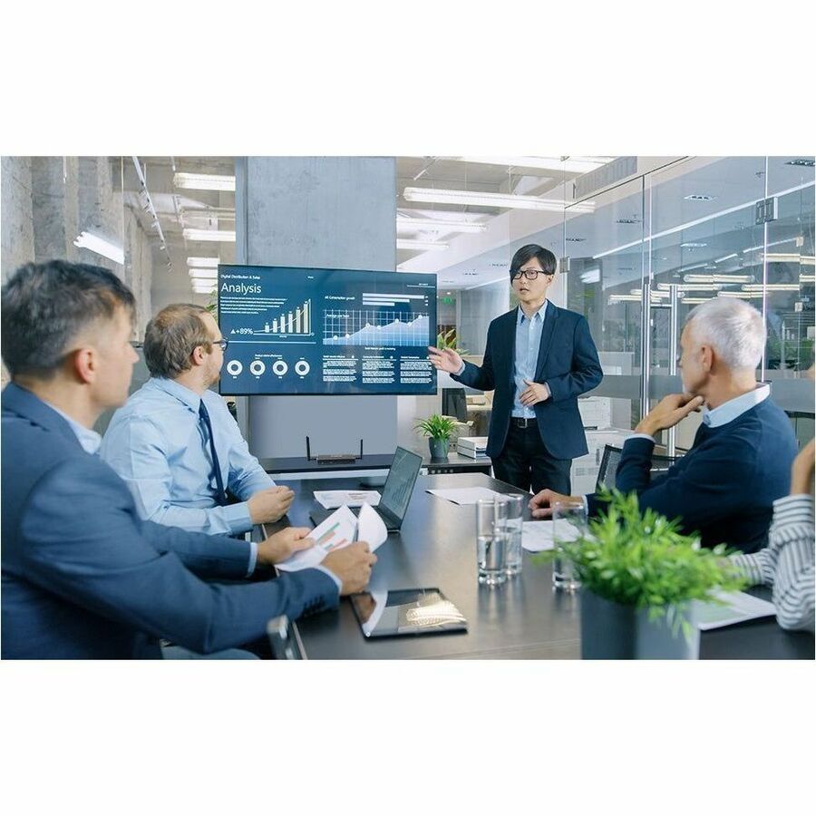 IOGEAR Long Range Wireless 4K Video Transmitter and Receiver Kit with Local Passthrough