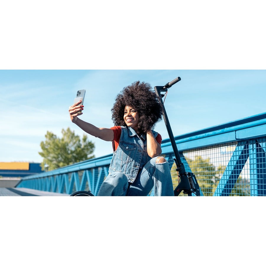 Belkin BoostCharge Magnetic Wireless Power Bank 5K + Stand