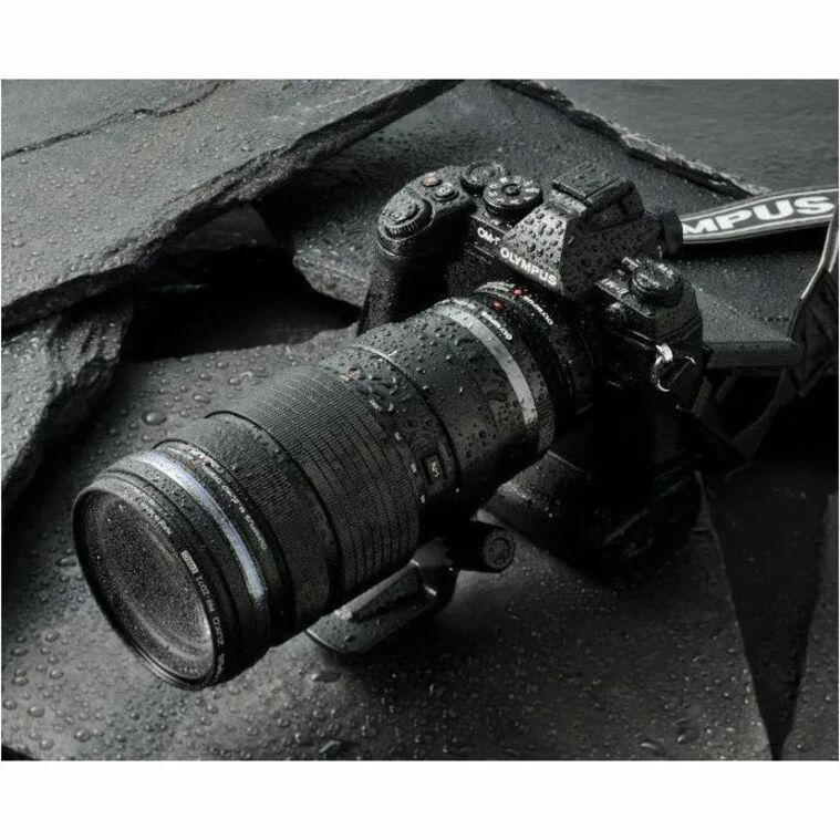 Om System M.ZUIKO DIGITAL - 40 mm to 150 mm - f/22 - f/2.8 - Varifocal Lens