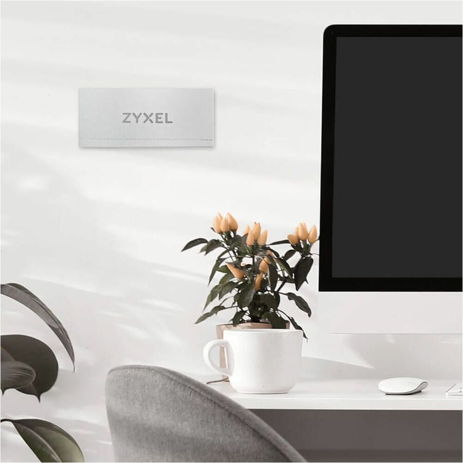 ZYXEL 8-Port 2.5G Unmanaged Switch with 10G Uplink