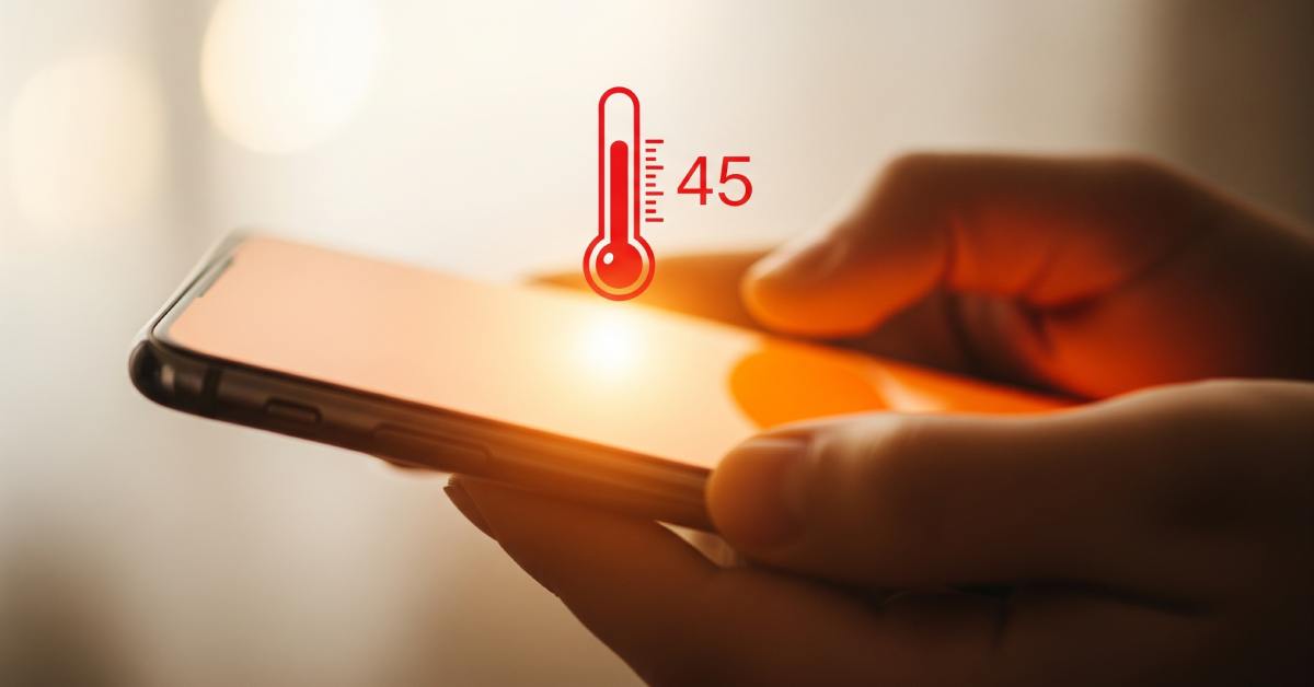Someone holds a smartphone with the sun reflecting on the screen. A red high-temperature icon hovers over the screen.