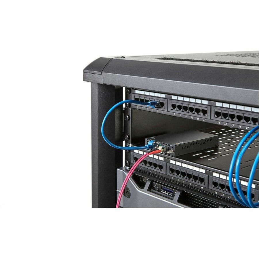 StarTech.com Gigabit Ethernet Copper-to-Fiber Media Converter - SM LC - 10 km - Ethernet Media Converter - GbE Converter