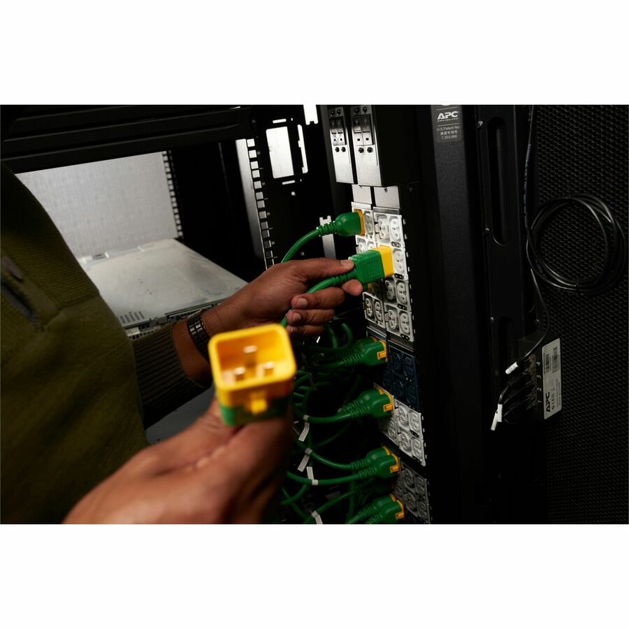 APC NetShelter Rack PDU Advanced, Switched Metered Outlet, 3Phase, 22.1kW 400V 32A or 17.3kW 415V 30A, 48 Outlets, IEC309