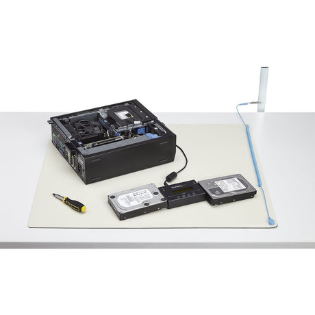 StarTech.com 11x18in Anti Static Mat, ESD Mat for Electronics Repair on Tables or Desks, Flexible Work Pad, Detachable Grounding Wire