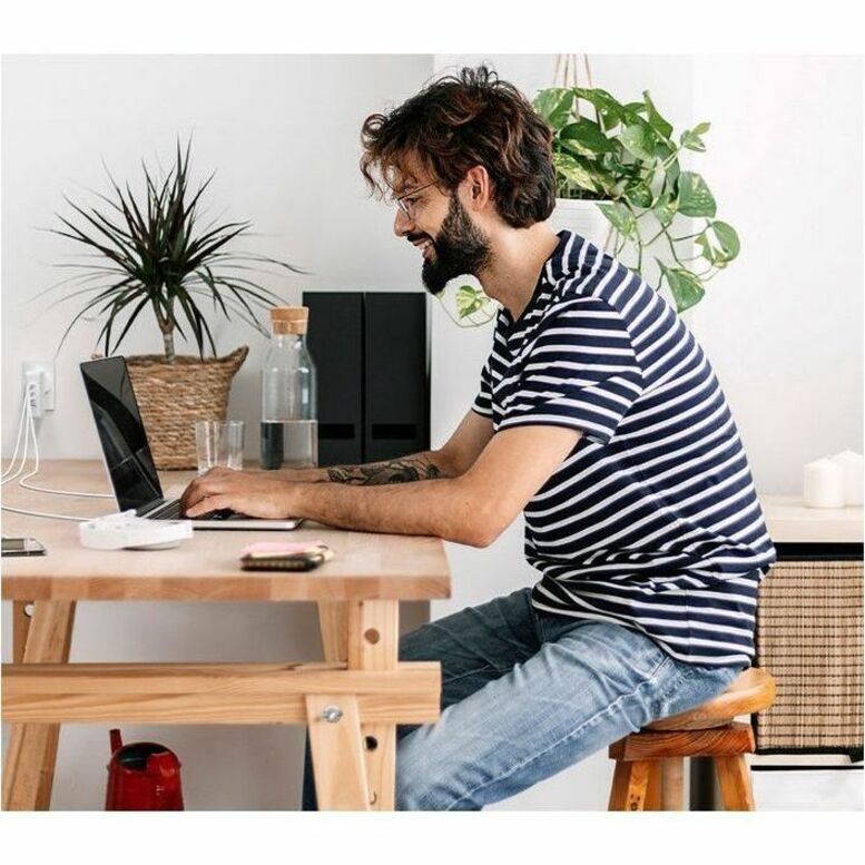 140W 4PORT GAN WALL CHRGR