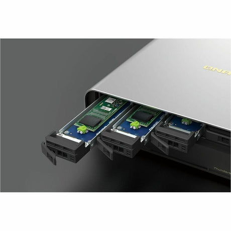 QNAP 5-BAY ALL-FLASH NASBOOK