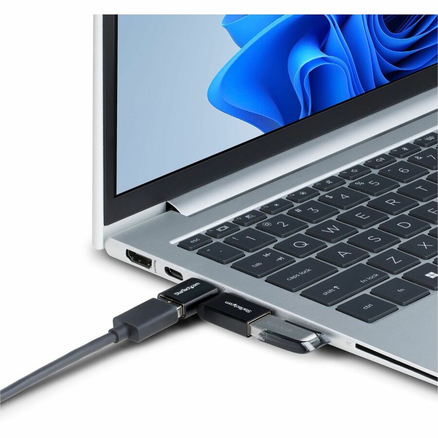 StarTech.com Right Angled USB-C to USB-A Adapter, USB 5Gbps, Compact USB-C Male to USB-A Female Adapter, Durable Metal Housing, M/F