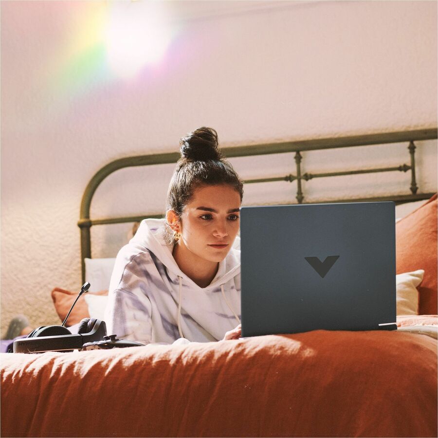 VICTUS 15-fb2000 15-fb2063dx 15.6" Gaming Notebook - Full HD - 144 Hz - AMD Ryzen 5 7535HS - 8 GB - 512 GB SSD - Mica Silver