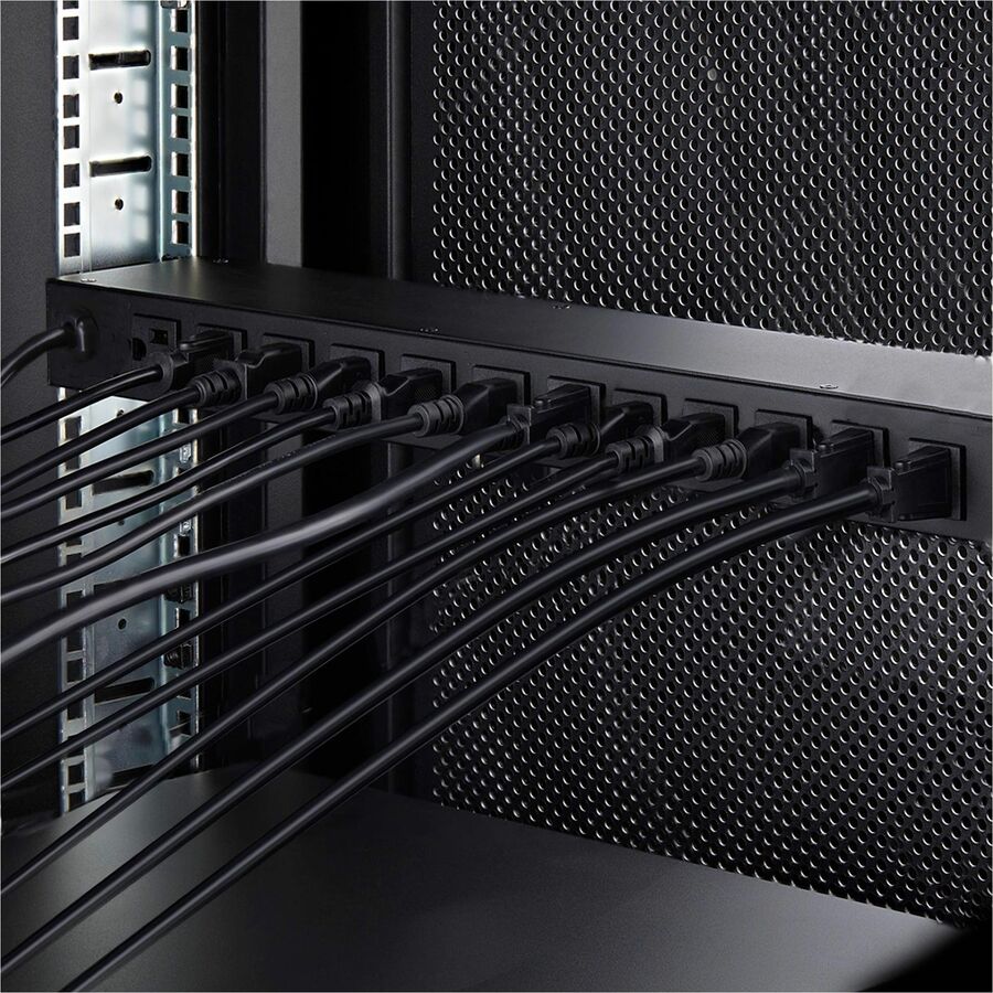 StarTech.com 16-Outlet Horizontal Rack Mount Metered PDU, 1U Server Power Strip w/Surge Protector, 125V/15A, 8ft (2.4m) Power Cord, TAA