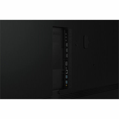 105IN 5K DISPLAY 500 NIT 24/7