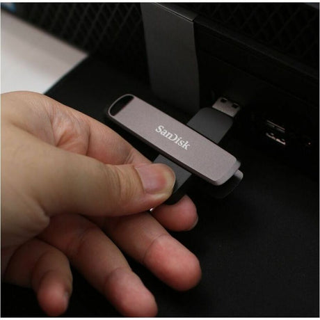 SanDisk Extreme PRO SDDDE1-1T00-G46 1TB (Usb 3.2 (gen 2) type c + Usb 3.2 (gen 2) type a) On-The-Go Flash Drive