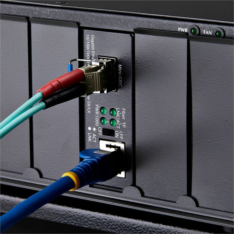 StarTech.com Gigabit Ethernet Copper-to-Fiber Media Converter, SM LC, 20km, 10/100/1000 Mbps, RJ45 to LC, 9K Jumbo Frames, TAA Compliant